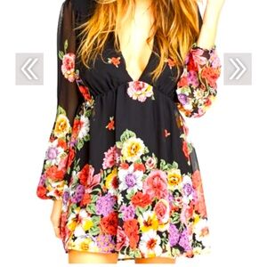 🆕#239 ~ SHOW ME YOUR MUMU DAKOTA
DRESS - FALLING FLORALS, Size X~Small